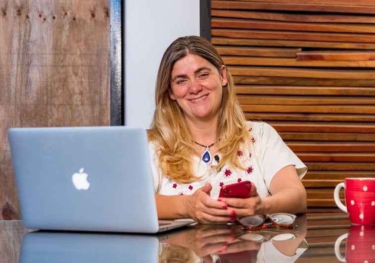 Ainhoa de Federico, coach visual: «La culpa de la presbicia o vista cansada no es de la edad sino de los malos hábitos visuales» Ainhoa de Federico, coach visual: «La culpa de la presbicia o vista cansada no es de la edad sino de los malos hábitos visuales»