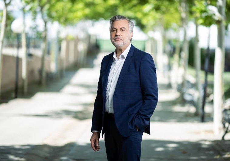 Carlos Alsina: «El periodismo debe ser honrado y crítico, y debe incomodar, naturalmente» Carlos Alsina: «El periodismo debe ser honrado y crítico, y debe incomodar, naturalmente»