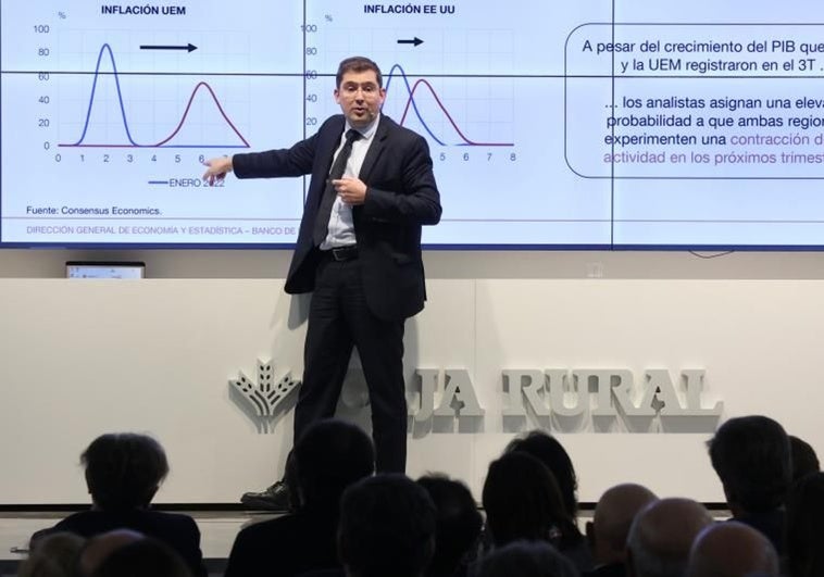 Dimite el analista jefe del Banco de España tras obligarle a corregir el informe anual Dimite el analista jefe del Banco de España tras obligarle a corregir el informe anual