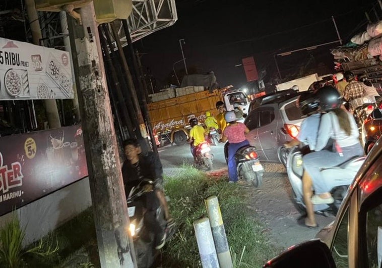 Un apagón deja sin electricidad a la isla de Bali, Indonesia Un apagón deja sin electricidad a la isla de Bali, Indonesia