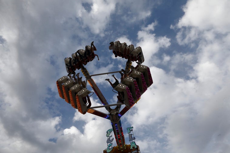 Un niño de 7 años sale despedido de una atracción de la Feria de Córdoba Un niño de 7 años sale despedido de una atracción de la Feria de Córdoba