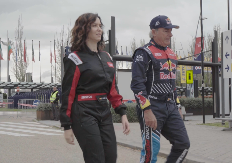 Ayuso se sube al coche de Carlos Sainz para dar la primera vuelta al 'Madring' Ayuso se sube al coche de Carlos Sainz para dar la primera vuelta al ‘Madring’