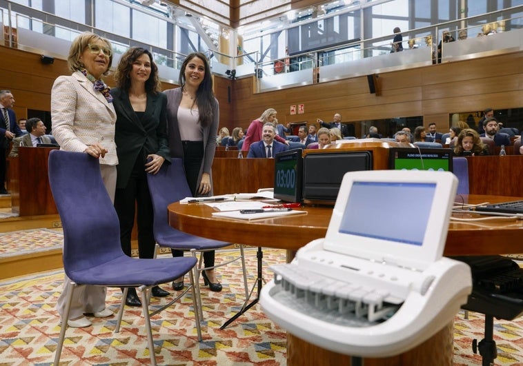 El regreso de las taquígrafas, testigos de la tensión política: «Hemos pedido a los diputados que se comporten un poco» El regreso de las taquígrafas, testigos de la tensión política: «Hemos pedido a los diputados que se comporten un poco»