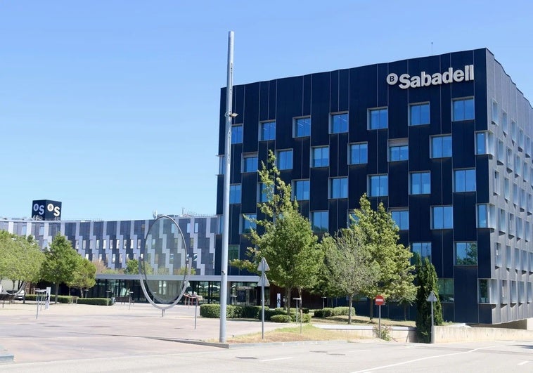 Unicaja y Abanca descartan una fusión con Banco Sabadell Unicaja y Abanca descartan una fusión con Banco Sabadell
