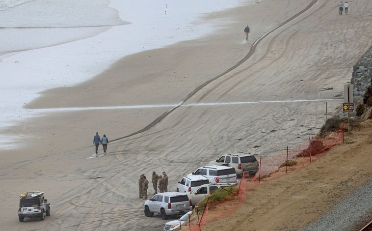 Tres muertos y siete desaparecidos al volcar un barco en California Tres muertos y siete desaparecidos al volcar un barco en California