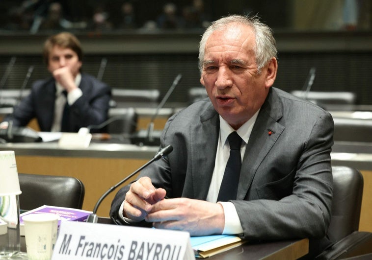 Bayrou se defiende ante una comisión para explicar qué sabía sobre la violencia en una escuela Bayrou se defiende ante una comisión para explicar qué sabía sobre la violencia en una escuela