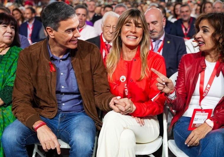 El juez del caso Begoña Gómez insiste en investigar el rescate de Air Europa al apreciar un «indicio delictivo» El juez del caso Begoña Gómez insiste en investigar el rescate de Air Europa al apreciar un «indicio delictivo»