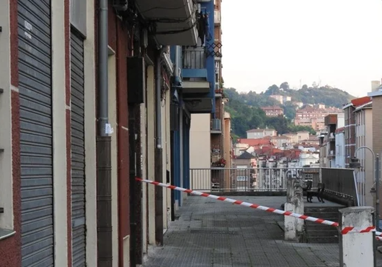 Un hombre mata a la hija de 13 años de su pareja y después se suicida en Bilbao Un hombre mata a la hija de 13 años de su pareja y después se suicida en Bilbao