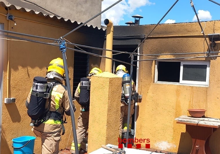 Un muerto y una familia hospitalizada tras el incendio de un piso en Lérida Un muerto y una familia hospitalizada tras el incendio de un piso en Lérida