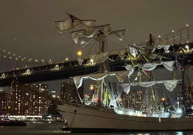 Dos muertos tras chocar el buque-escuela de la Armada de México contra el puente de Brooklyn Dos muertos tras chocar el buque-escuela de la Armada de México contra el puente de Brooklyn