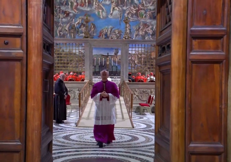 Así se detuvo el tiempo, y la fumata, en la Capilla Sixtina Así se detuvo el tiempo, y la fumata, en la Capilla Sixtina