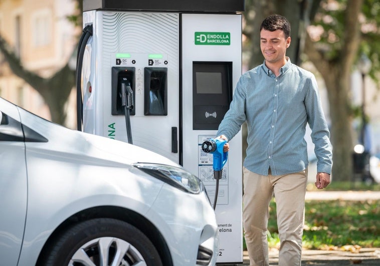 Más del 16% de las ventas en abril fueron de coches electrificados o híbridos enchufables Más del 16% de las ventas en abril fueron de coches electrificados o híbridos enchufables