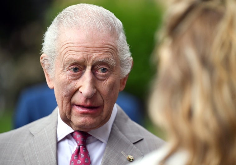 Carlos III reacciona con «molestia y frustración» a las declaraciones de su hijo Harry Carlos III reacciona con «molestia y frustración» a las declaraciones de su hijo Harry