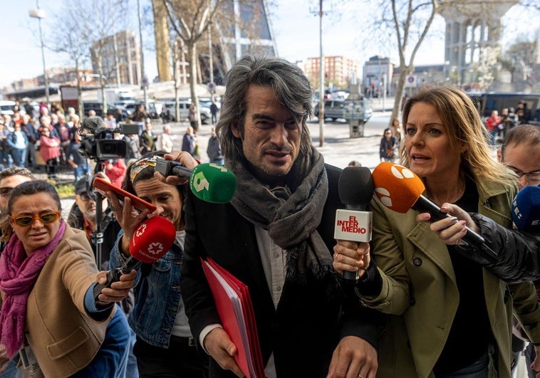 El juez imputa a dos ex altos cargos del Gobierno de Ayuso por las muertes en residencias durante la pandemia El juez imputa a dos ex altos cargos del Gobierno de Ayuso por las muertes en residencias durante la pandemia
