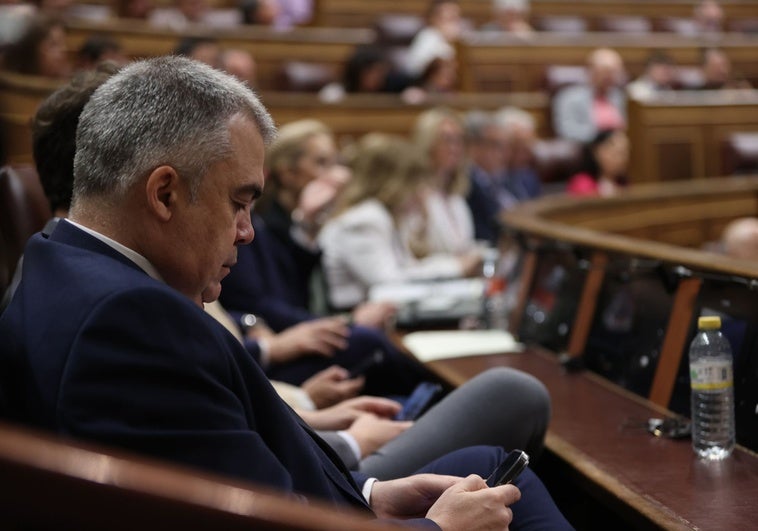 Sánchez y el Gobierno arropan a Cerdán: «Es fundamental» Sánchez y el Gobierno arropan a Cerdán: «Es fundamental»