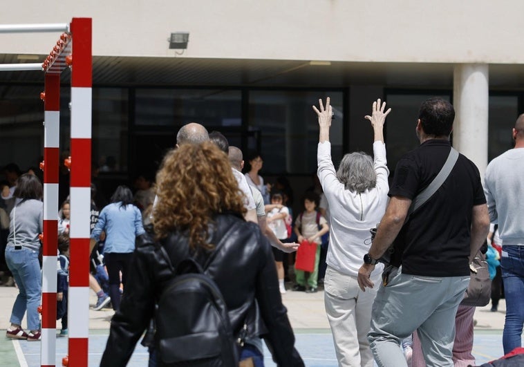 El valenciano pasa a ser voluntario en FP y suscita litigios nacionalistas: «Se vulnera el derecho del estudiante» El valenciano pasa a ser voluntario en FP y suscita litigios nacionalistas: «Se vulnera el derecho del estudiante»