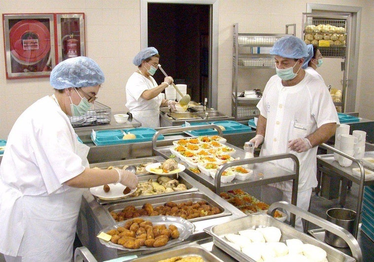 Más pescado, legumbres y verduras y adiós a los ultraprocesados: el Gobierno regulará la comida en hospitales y residencias Más pescado, legumbres y verduras y adiós a los ultraprocesados: el Gobierno regulará la comida en hospitales y residencias
