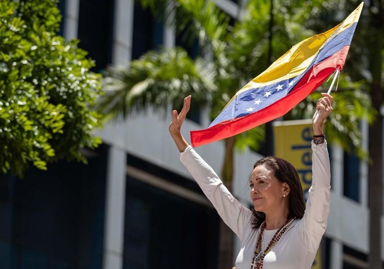 La lucha bajo amenaza y en solitario de María Corina La lucha bajo amenaza y en solitario de María Corina
