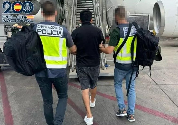 Expulsados de España 13 ciudadanos extranjeros «multirreincidentes» en robos con violencia Expulsados de España 13 ciudadanos extranjeros «multirreincidentes» en robos con violencia