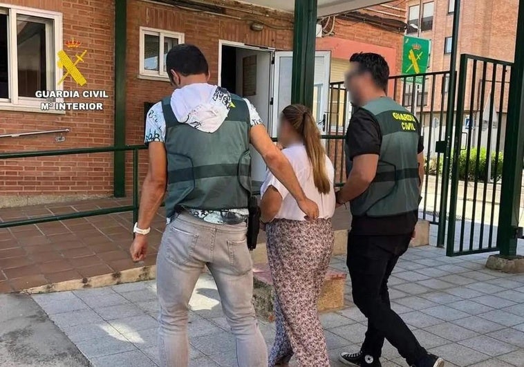 Detenida una pareja por estafar más de 250.000 euros a la anciana que cuidaban Detenida una pareja por estafar más de 250.000 euros a la anciana que cuidaban