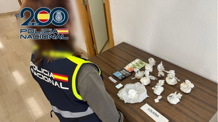 Detienen a un huidizo distribuidor de cocaína con 860 gramos y una segunda vivienda como almacén Detienen a un huidizo distribuidor de cocaína con 860 gramos y una segunda vivienda como almacén