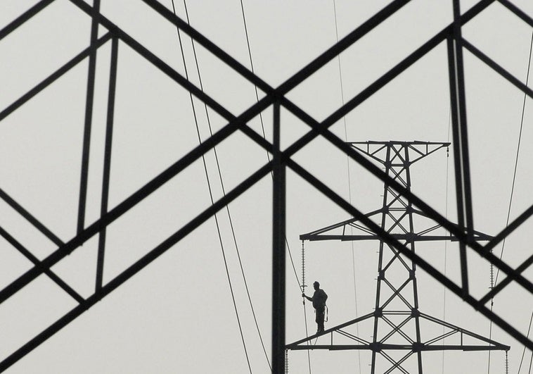 Moncloa saca pecho por la «rápida recuperación» de la luz en 24 horas Moncloa saca pecho por la «rápida recuperación» de la luz en 24 horas