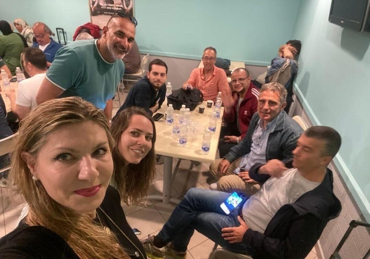 Nueve españoles retenidos en el sótano de un hotel en Trípoli: «Es horrible, las milicias están a tiros enfrente» Nueve españoles retenidos en el sótano de un hotel en Trípoli: «Es horrible, las milicias están a tiros enfrente»