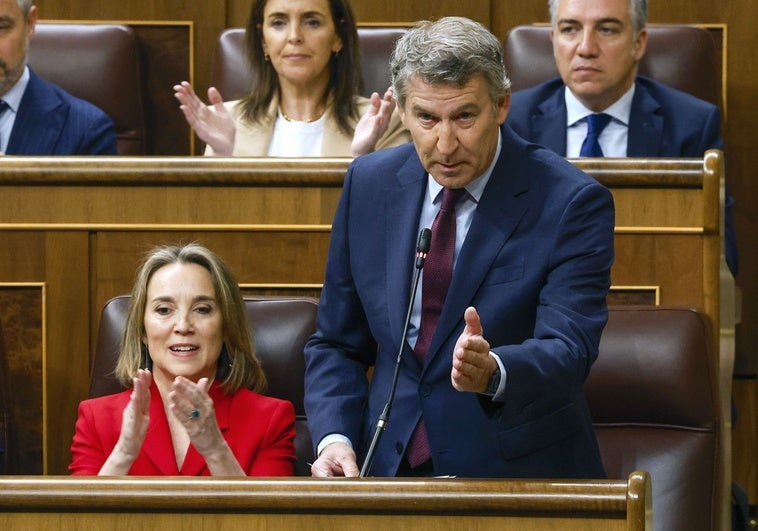 Intercambio de golpes a base de wasaps: «delito y cotilleo» para Sánchez, «bochorno» para Feijóo Intercambio de golpes a base de wasaps: «delito y cotilleo» para Sánchez, «bochorno» para Feijóo