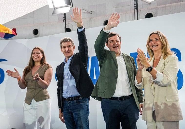 Feijóo no quiere «siglas» en la manifestación: «Es de españoles honestos, no de un partido» Feijóo no quiere «siglas» en la manifestación: «Es de españoles honestos, no de un partido»
