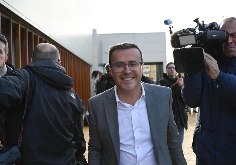 Gallardo se blinda en la Asamblea de Extremadura para protegerse del caso David Sánchez Gallardo se blinda en la Asamblea de Extremadura para protegerse del caso David Sánchez