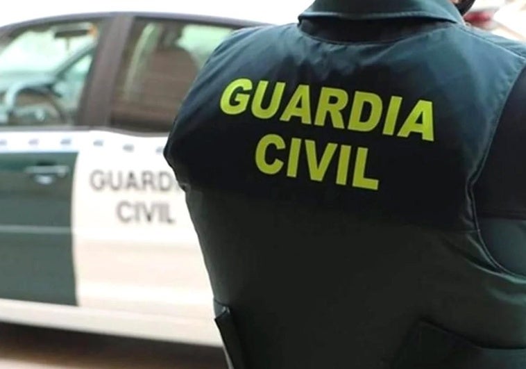 Okupa una casa en Asturias y los vecinos le expulsan tras tapiarla con él dentro Okupa una casa en Asturias y los vecinos le expulsan tras tapiarla con él dentro