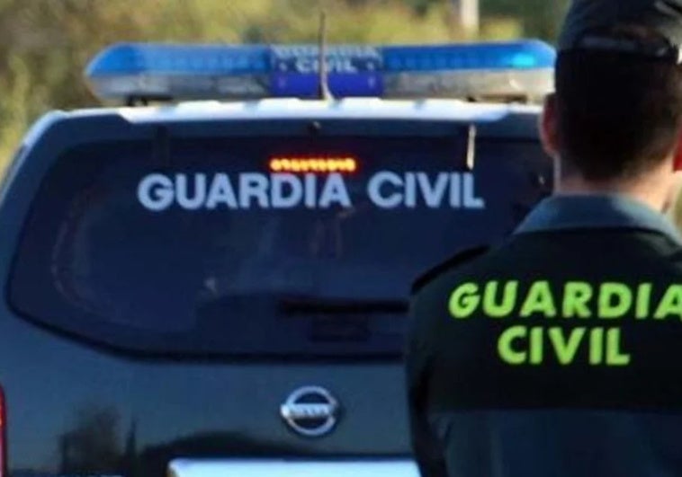Hiere con arma blanca a su mujer y su hijo en un pueblo de Granada y se suicida tirándose por un balcón Hiere con arma blanca a su mujer y su hijo en un pueblo de Granada y se suicida tirándose por un balcón
