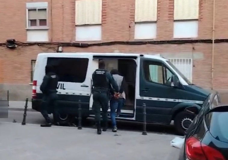 Detienen a dos dominicanos por el asesinato planificado de un compatriota en Carballo (La Coruña) Detienen a dos dominicanos por el asesinato planificado de un compatriota en Carballo (La Coruña)