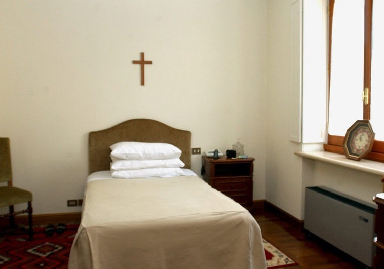 De los catres infrahumanos a las cápsulas de café y el minibar: así ha cambiado Casa Santa Marta De los catres infrahumanos a las cápsulas de café y el minibar: así ha cambiado Casa Santa Marta