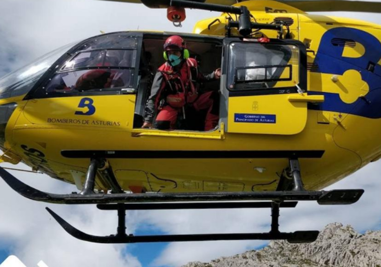 Al menos tres personas mueren tras colapsar una nave agrícola en Asturias Al menos tres personas mueren tras colapsar una nave agrícola en Asturias