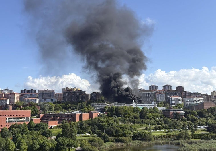 Desatado un incendio en la Facultad de Ciencias de la Universidad de Cantabria Desatado un incendio en la Facultad de Ciencias de la Universidad de Cantabria