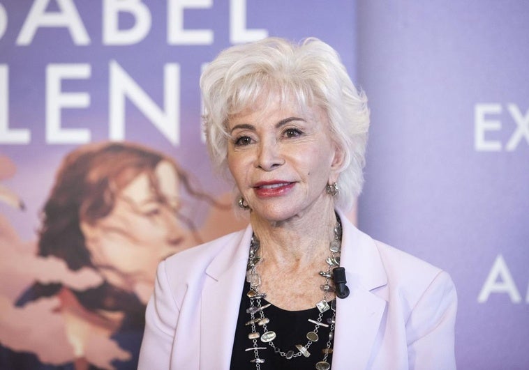 Isabel Allende: «No quiero vivir con miedo ni callada; si llega ese momento tendré que irme de EE.UU.» Isabel Allende: «No quiero vivir con miedo ni callada; si llega ese momento tendré que irme de EE.UU.»