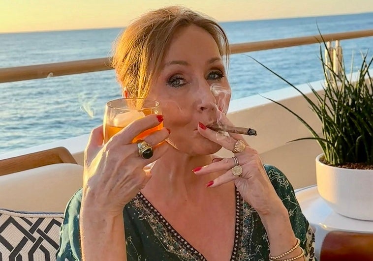 J.K. Rowling: «Nadie en su sano juicio cree que los humanos pueden cambiar de sexo» J.K. Rowling: «Nadie en su sano juicio cree que los humanos pueden cambiar de sexo»