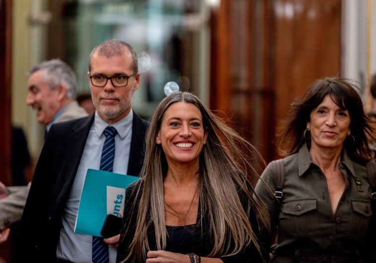 El PSOE cede a Junts el control de los secretarios e interventores municipales El PSOE cede a Junts el control de los secretarios e interventores municipales