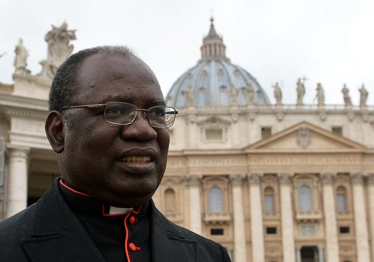 El cardenal keniano 'rejuvenecido' que afirma que «no le invitaron» pero la nunciatura le desmiente El cardenal keniano ‘rejuvenecido’ que afirma que «no le invitaron» pero la nunciatura le desmiente