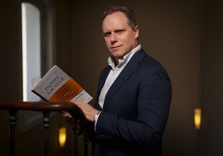 Daniel Lacalle: «Sánchez es el ejemplo de un Ejecutivo que abraza todo lo peor del nuevo orden mundial» Daniel Lacalle: «Sánchez es el ejemplo de un Ejecutivo que abraza todo lo peor del nuevo orden mundial»