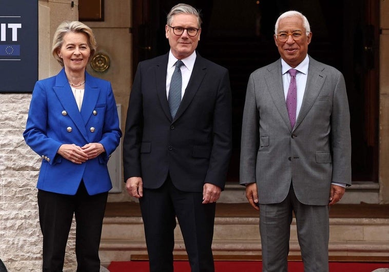 La Unión Europea y Reino Unido sellan el primer acuerdo post Brexit centrado en defensa y pesca La Unión Europea y Reino Unido sellan el primer acuerdo post Brexit centrado en defensa y pesca