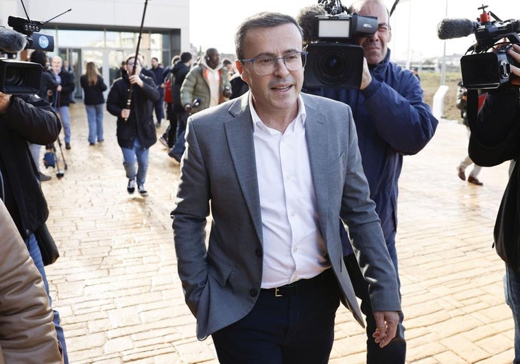 El intento de Gallardo por blindarse dinamita a las instituciones y al PSOE El intento de Gallardo por blindarse dinamita a las instituciones y al PSOE