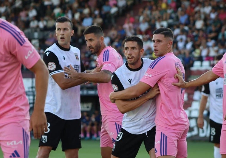 Dónde ver y a qué hora juegan el Recreativo de Huelva y el Mérida hoy Dónde ver y a qué hora juegan el Recreativo de Huelva y el Mérida hoy