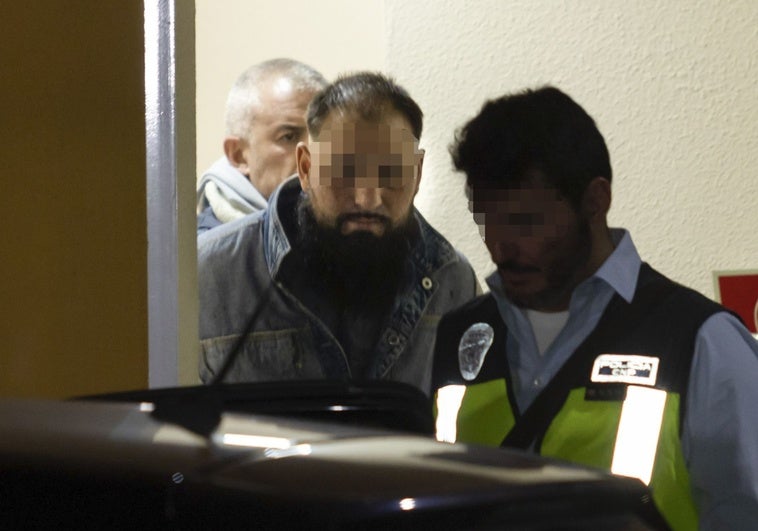 El Portugués, acusado del atropello masivo en la boda de Torrejón: «Escuché 'pam', me agaché y el coche aceleró» El Portugués, acusado del atropello masivo en la boda de Torrejón: «Escuché ‘pam’, me agaché y el coche aceleró»
