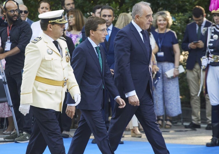 El director de la Policía se reunió con Almeida y la vicealcaldesa justo tras el supuesto atropello y no les habló del incidente El director de la Policía se reunió con Almeida y la vicealcaldesa justo tras el supuesto atropello y no les habló del incidente