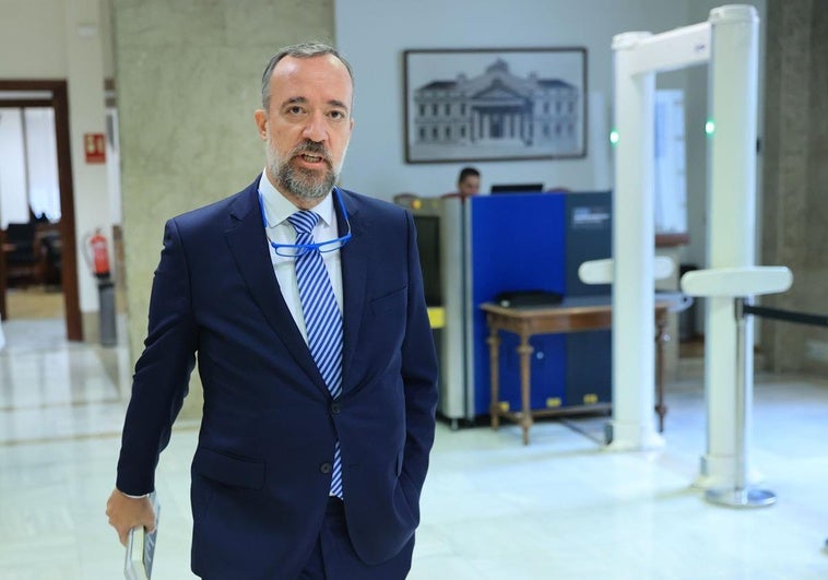 La juez manda a prisión a Francisco Martínez, ex número 2 de Interior con el PP La juez manda a prisión a Francisco Martínez, ex número 2 de Interior con el PP