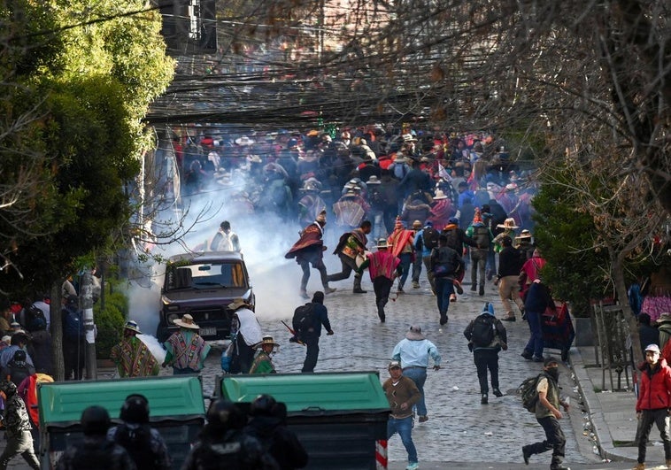 Evo Morales no acude a inscribirse como candidato tras la violenta marcha de sus seguidores en La Paz Evo Morales no acude a inscribirse como candidato tras la violenta marcha de sus seguidores en La Paz