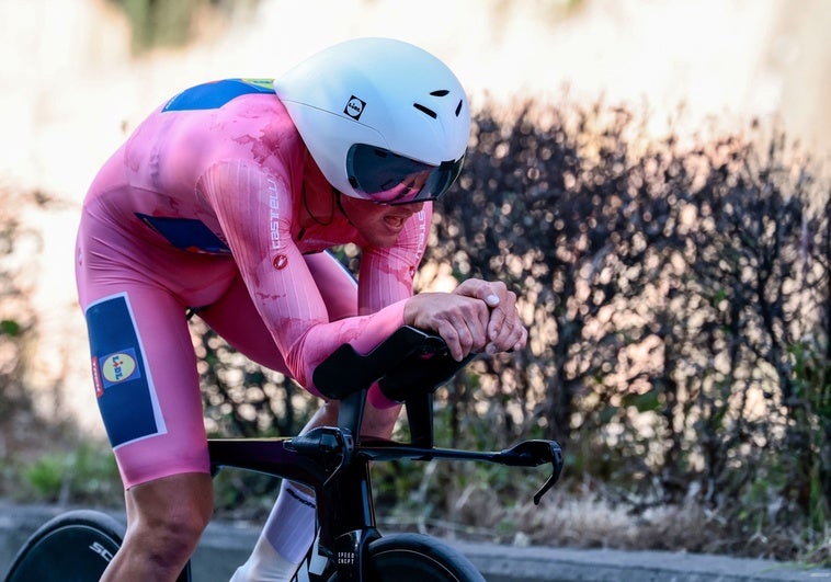 Mads Pedersen se coloca por segunda vez el maillot rosa del Giro de Italia Mads Pedersen se coloca por segunda vez el maillot rosa del Giro de Italia