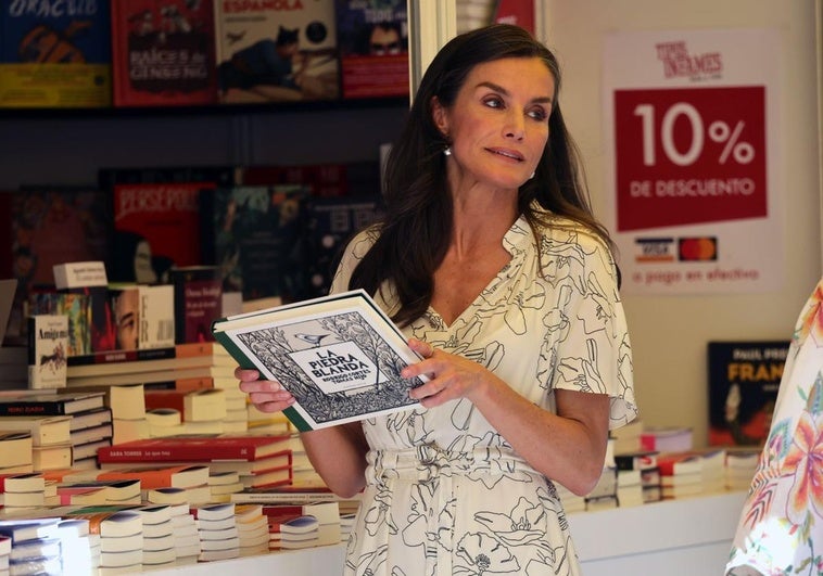 La Reina inaugura la Feria del Libro de Madrid: estos son sus libros escogidos La Reina inaugura la Feria del Libro de Madrid: estos son sus libros escogidos